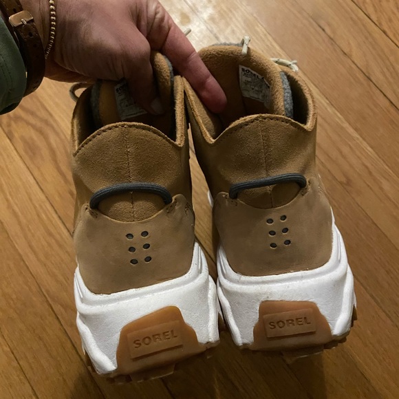 Sorel women’s caribou winter booties- size 9 - Picture 2 of 5